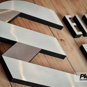 Letras corporeas con frente de metalex | Plotter7
