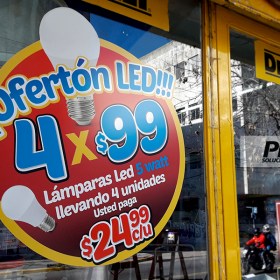 Vinilos para vidrieras y murales en vinilo impreso | Plotter7