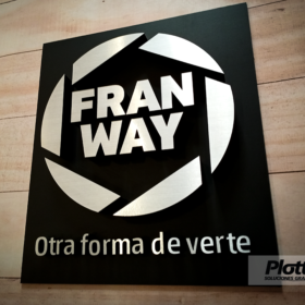 Corpóreos con frente de Metalex | Plotter7