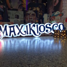 Logos Corpóreos Retroiluminados | Plotter7