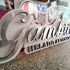 Logotipos corpóreos retroiluminados | Plotter7