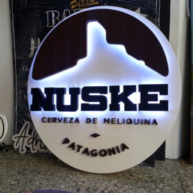 Logotipos corpóreos retroiluminados | Plotter7