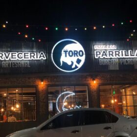 Logos Corpóreos Retroiluminados | Plotter7