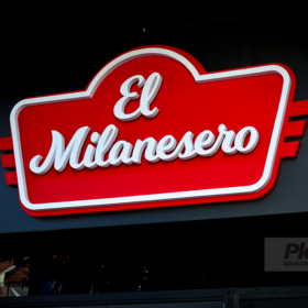 Logos Corpóreos Retroiluminados | Plotter7