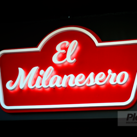 Logos Corpóreos Retroiluminados | Plotter7