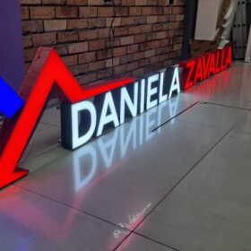 Carteles luminosos con frente de acrílico backlight | Plotter7