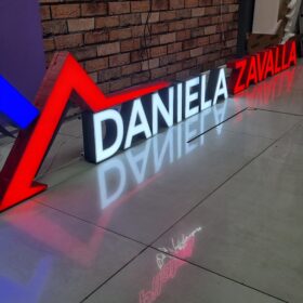 Carteles luminosos con frente de acrílico backlight | Plotter7