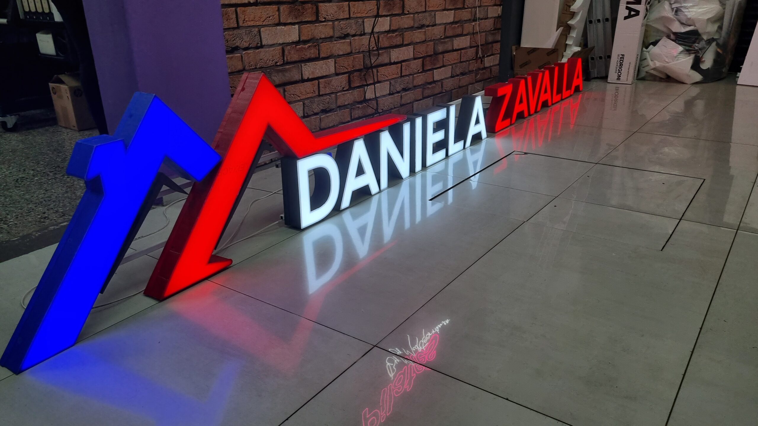 Carteles luminosos con frente de acrílico backlight | Plotter7