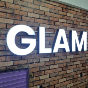 Carteles luminosos con frente de acrílico backlight | Plotter7