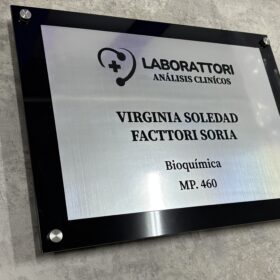 Placa de metalex + acrílico | Plotter7