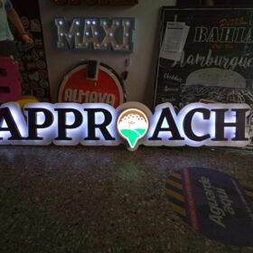 Logotipos corpóreos retroiluminados | Plotter7