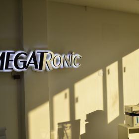 Logos Corpóreos Retroiluminados | Plotter7