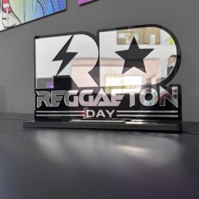 Exhibidor de logotipo y premiaciones | Plotter7